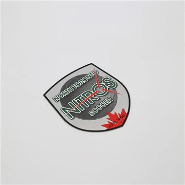 Logotips aplicats amb calor de silicona utilitzats per a marques de roba